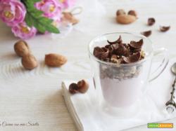 Yogurt con crumble di cereali e frutta secca