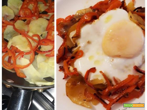 Uova con peperoni e patate
