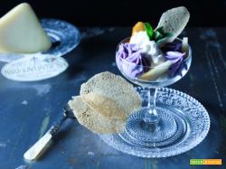 Gelato al pecorino fresco con crema di patate viole e cialde di pane nero