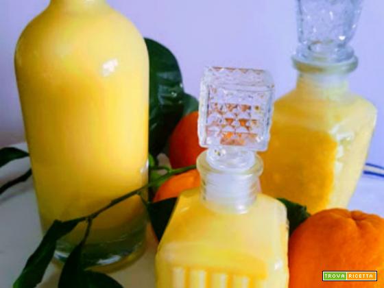 Liquore di arancia con latte e panna