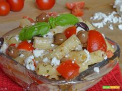 Pasta alla Greca con feta pomodorini basilico e olive