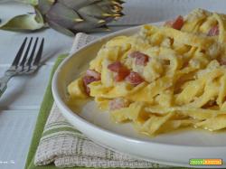Pasta pesto di carciofi e pancetta