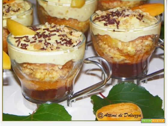 ALBICOCCHE RIPIENE CON CHANTILLY ALL'AMARETTO