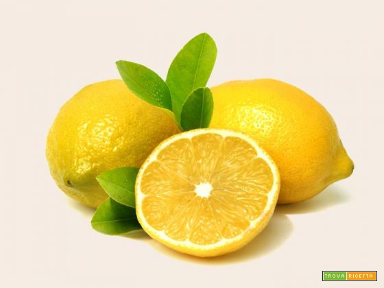 Acqua tiepida e limone
