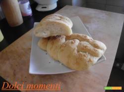 Treccia di pane aromatizzata (ricetta facile)