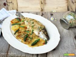 Spigola arrosto con patate e asparagi