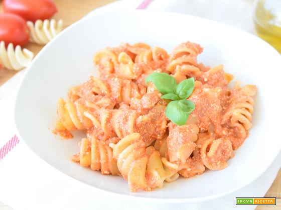 Pasta con Ricotta e Pomodoro – ricetta facile e cremosa