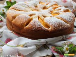 Torta con le pesche sciroppate