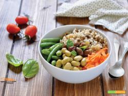 Bowl di riso integrale con edamame e verdure