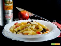 Pasta fredda con pollo e cipolla