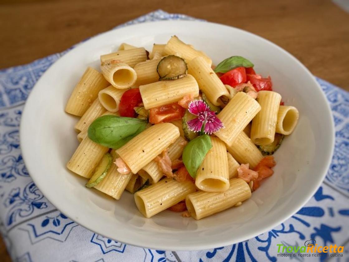 Insalata Di Pasta Zucchine E Salmone Ricetta Trovaricetta Com