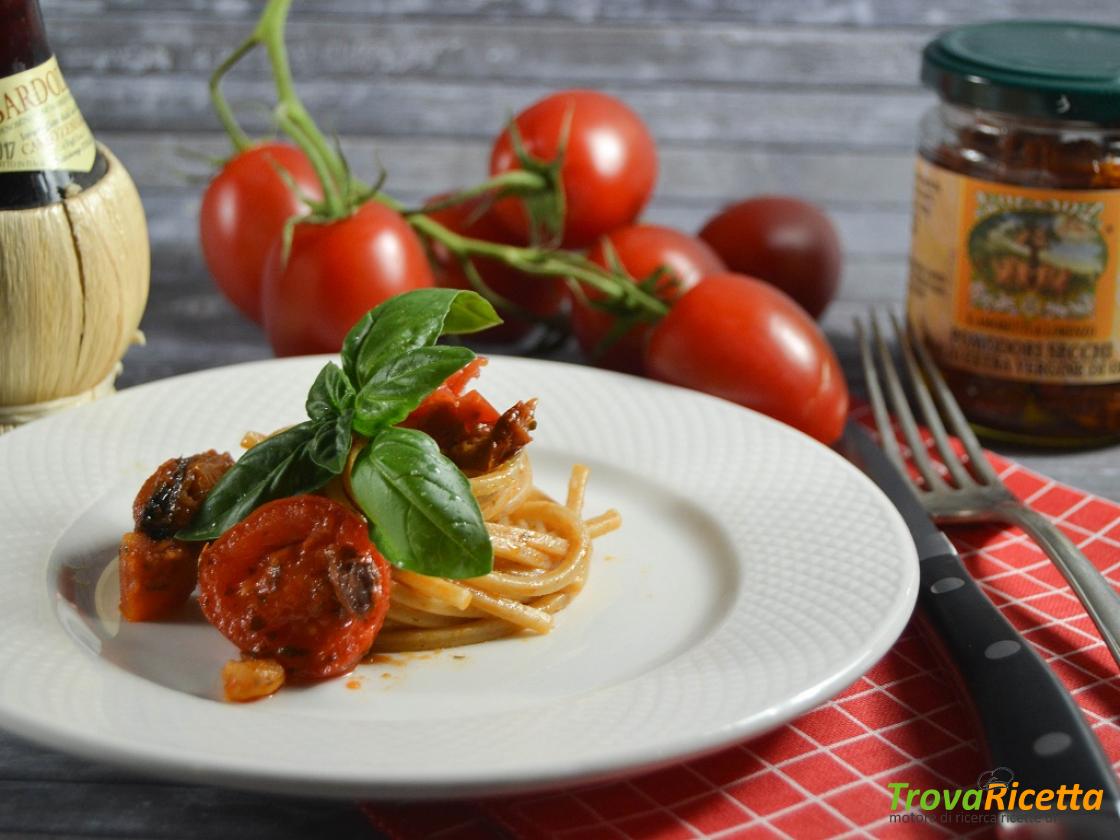 Spaghetti Quadrati Con Frutti Di Mare E Pomodori Secchi Ricetta Trovaricetta Com