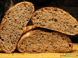 Pane ricco di semi,grani antichi e pasta madre