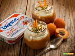 Dessert in coppetta con crema di yogurt ed albicocche