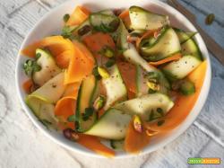 Nastri di zucchine e carote marinate