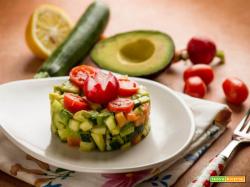 Profumi d’estate con la tartare di verdure ed avocado