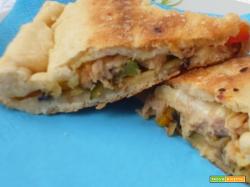 FOCACCIA IN PADELLA CON TONNO E VERDURE GRIGLIATE