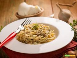 Spaghetti con burrata e mandorle: delizioso piatto pugliese!