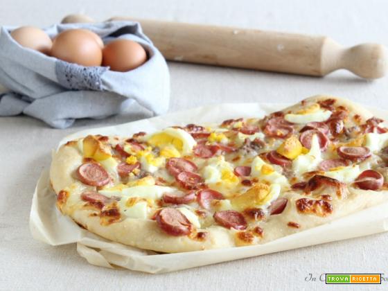Pizza wurstel salsiccia e uova sode