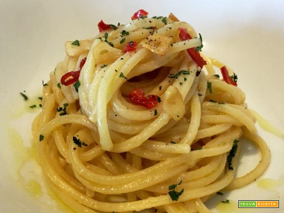 Ricetta del classico spaghetto aglio olio e peperoncino
