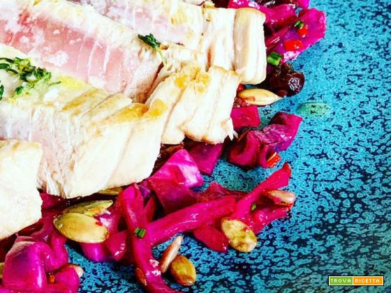 Ricetta di filetto di tonno scottato con insalata calda di cavolo viola