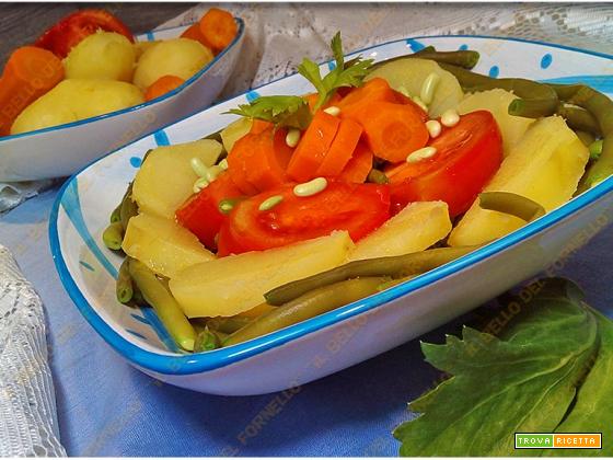 Insalata di fagiolini con patate pomodori e carote