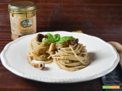 Spaghetti con tonno olive e pomodori secchi