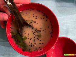 Amare la zuppa di miso giapponese: ricetta per farla a casa e dire addio a quella liofilizzata