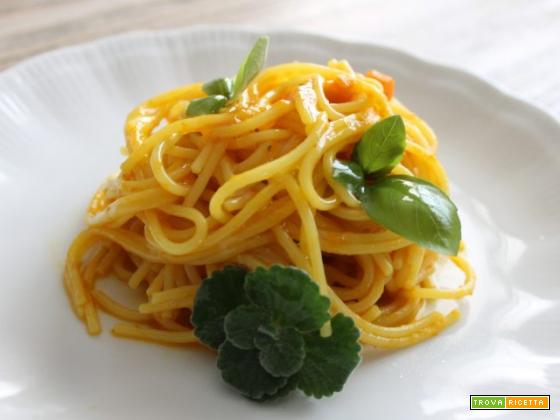 Spaghetti alla crema di carote e curcuma