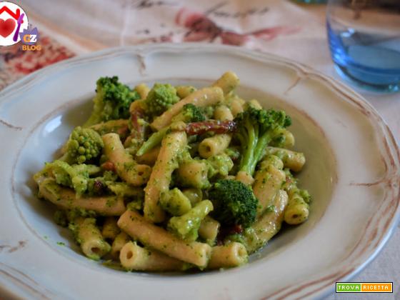Pasta con broccoli e speck
