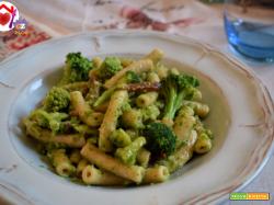 Pasta con broccoli e speck