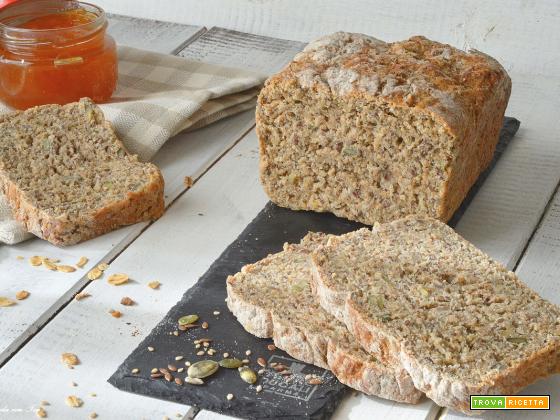 Pane integrale di farro e grano saraceno