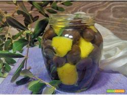 Olive nere in salamoia con soda