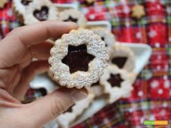 Biscotti con composta di lamponi e cannella