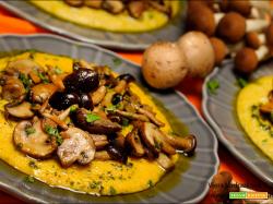 Polenta alla zucca con funghi e olio aromatico alle erbe