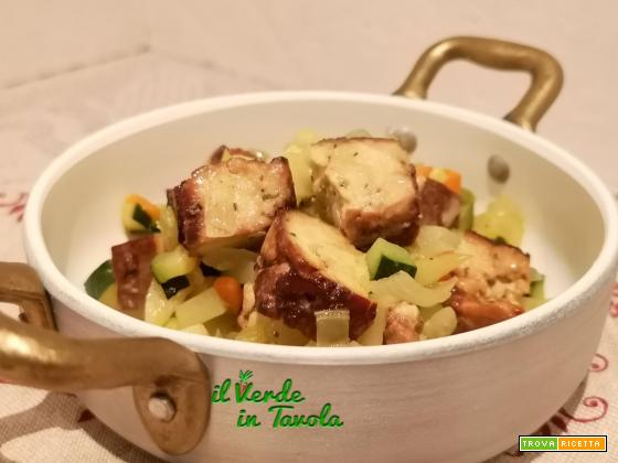Spezzatino di tofu al marsala con cipolle, patate e zucchine la ricetta