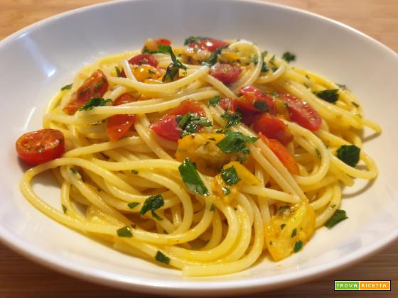 Spaghetti aglio, olio e pomodorini