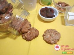 Biscotti con fiocchi d’avena, mandorle e semi di lino senza uova