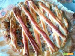 Crostata di sfoglia salata con funghi, cotto e provola