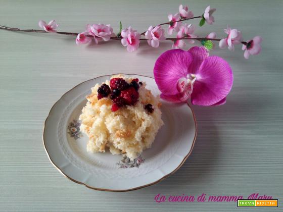 Mini mimosa con crema al cioccolato bianco e frutti di bosco