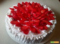 Torta alle fragole con crema diplomatica al limone