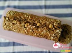 Plumcake con nocciole, cioccolato e avena