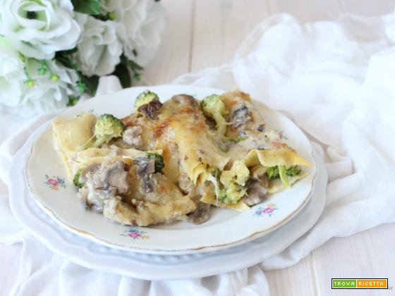 Lasagne con broccoli funghi e salsiccia