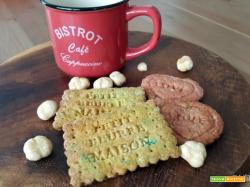 Biscotti di Alice nel Paese delle Meraviglie con miele e nocciole