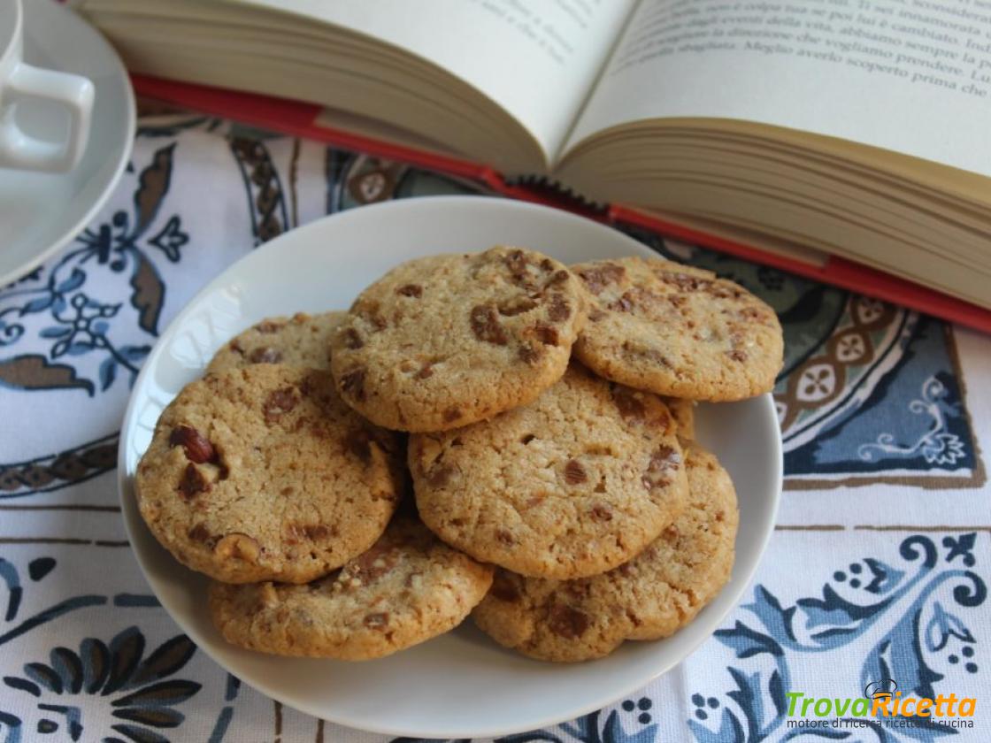 Biscotti Con Nocciole E Cioccolato Ricetta Trovaricetta Com