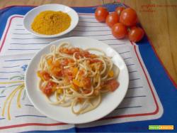 Spaghetti con curcuma e verdure