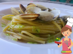 Spaghetti alle vongole, crema di aglio e basilico