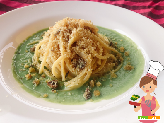 Spaghetti aglio, olio, peperoncino con crema di broccoli e pangrattato