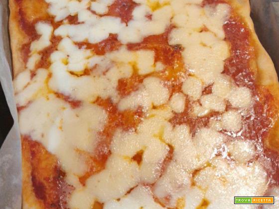 Pizza margherita in teglia - Ricetta semplice