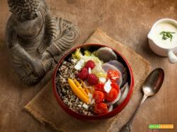 Buddha bowl con quinoa, un’insalatona molto alternativa
